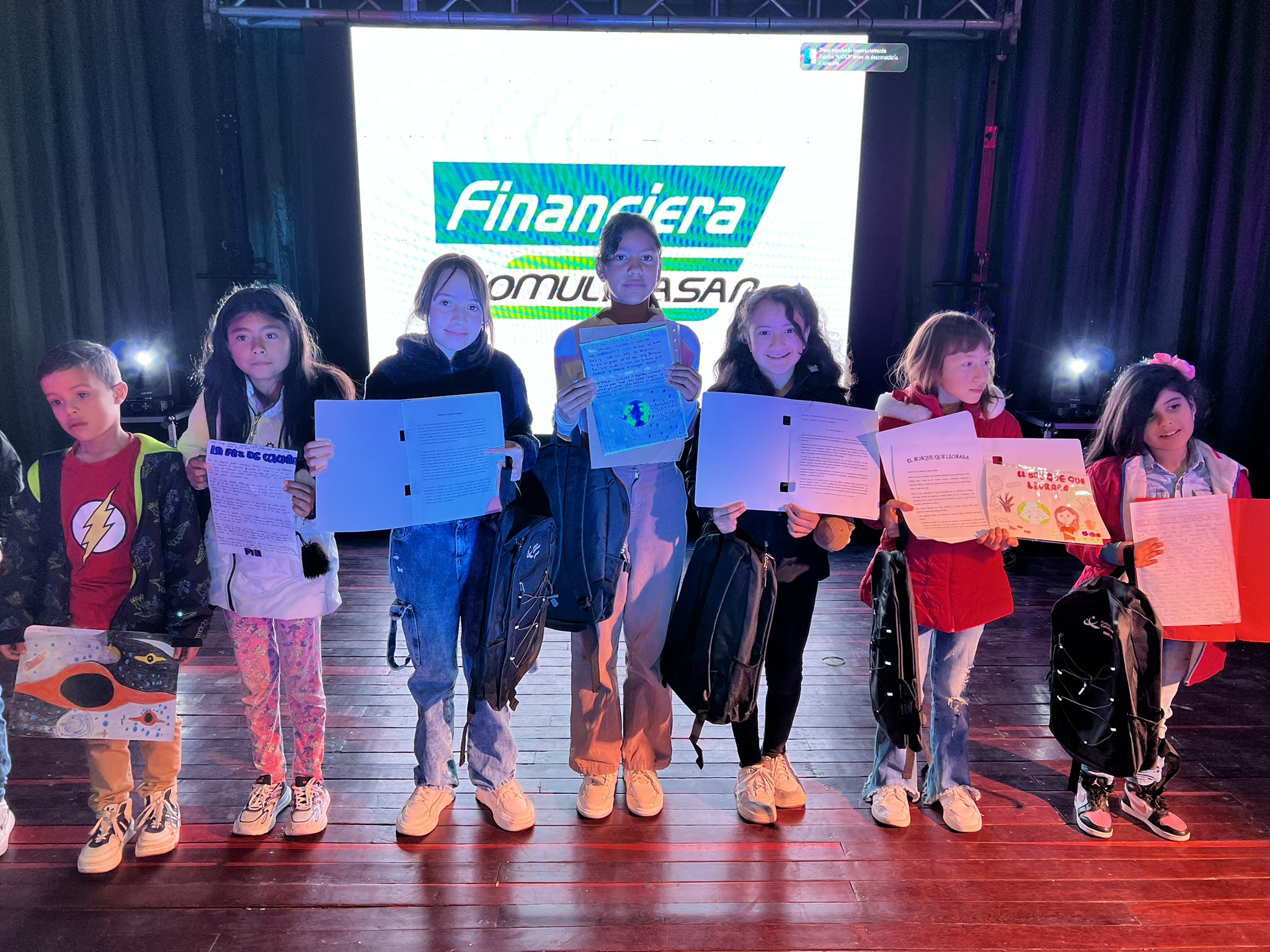 Niñas y niños comparten sus trabajos de Cultura Viva
